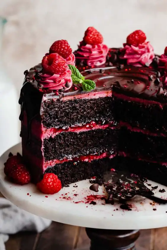Chocolate cake with chocolate ganache and raspberries recipe